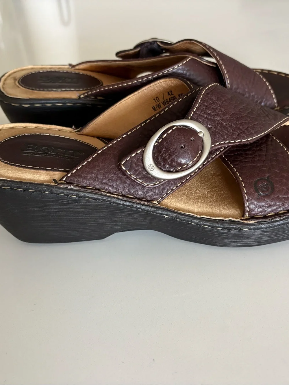 Born BOC Women’s Brown Leather Crossover Slide Sandals Wedge w/ Silver Buckle 10